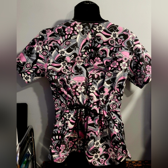 Scrub top - Picture 2 of 3